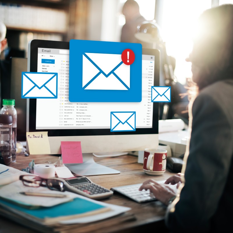 Crea correos electrónicos personalizados en minutos con nuestro servicio fácil de usar